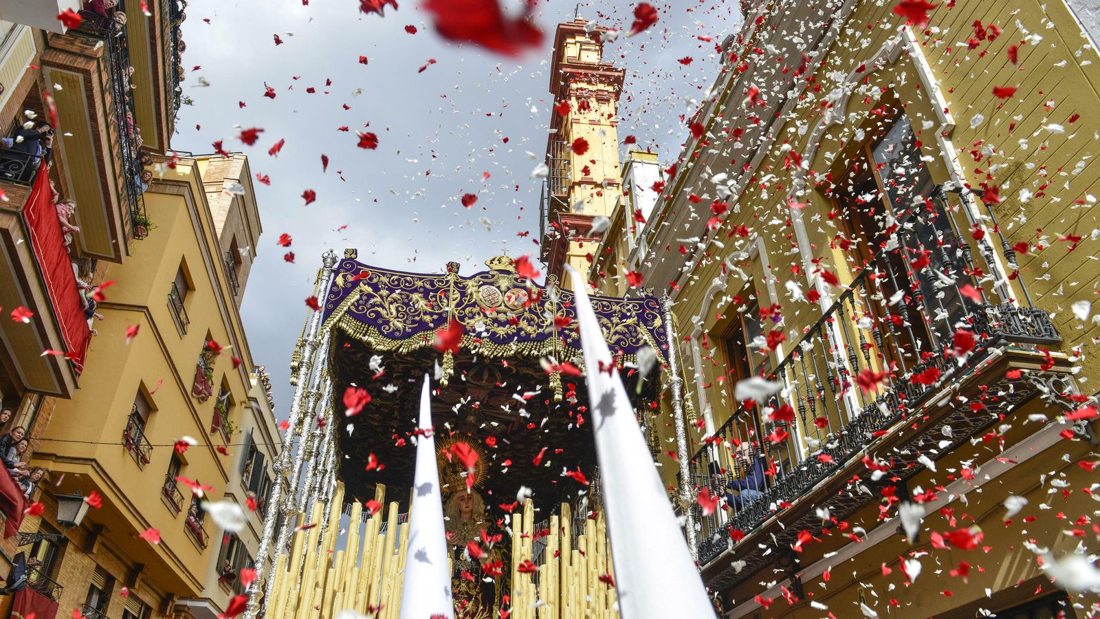 La Virgen del Subterráneo tras salir de los Terceros.