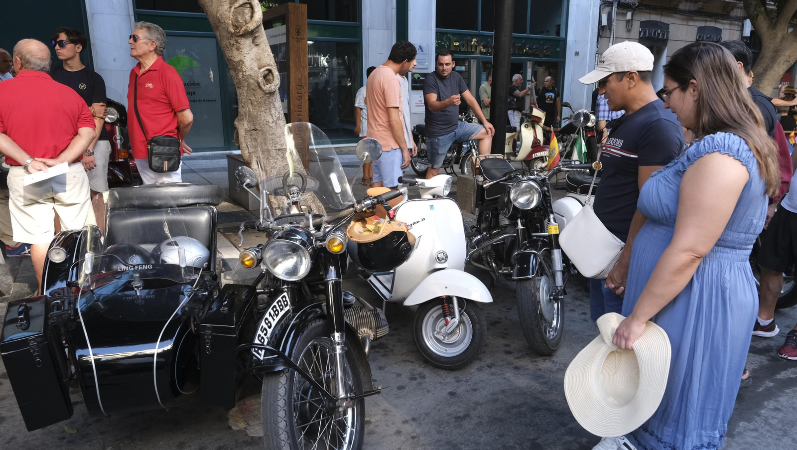 Las motos antiguas dan brillo a la Feria de Almería