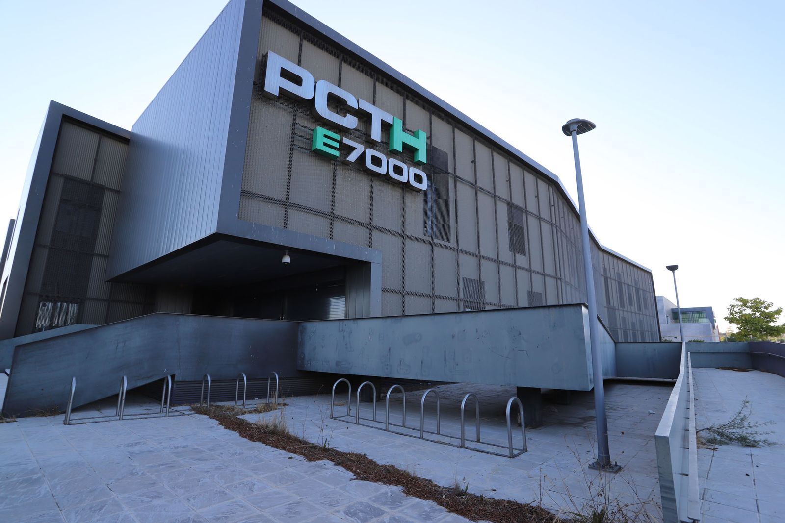El edificio 7.000 del PCTH de Aljaraque permanece cerrado desde su construcción.