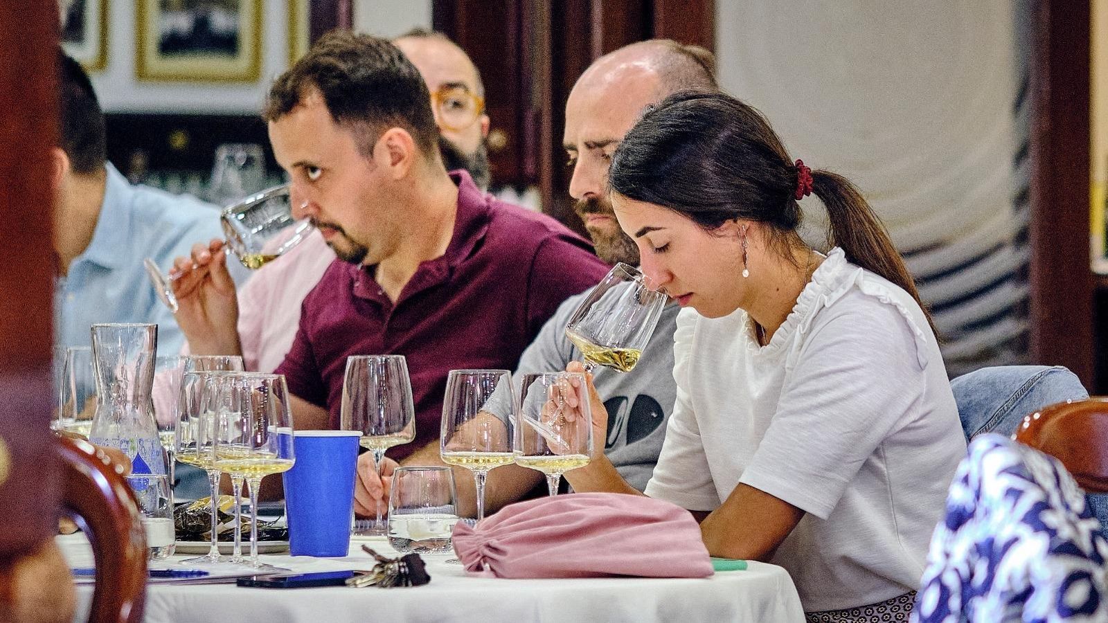 Un momento de la cata magistral.