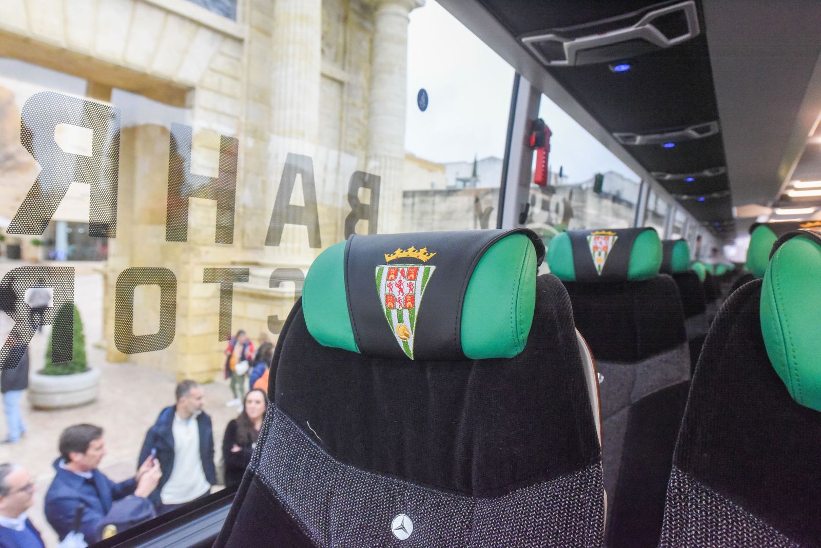 Las mejores fotos de la presentación del nuevo autobús del Córdoba CF