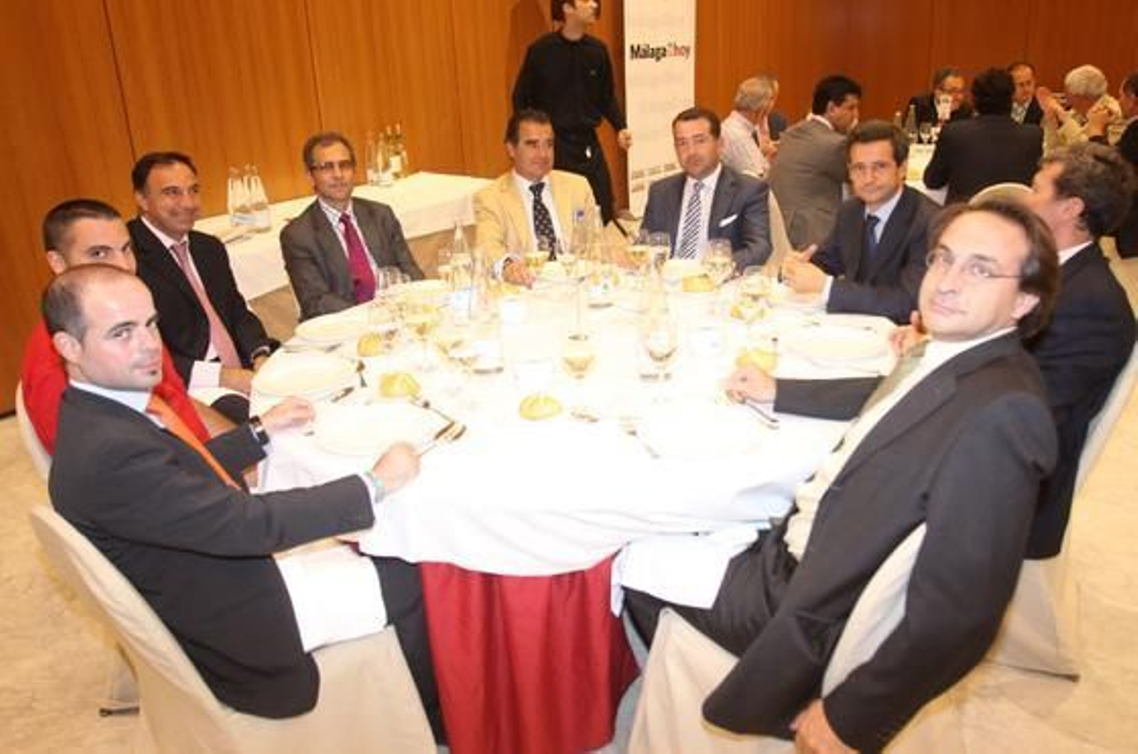 Foro Málaga Hoy, de izquierda a derecha, Óscar Pérez, Óscar Camacho, José Carlos Gaspar, Miguel Ángel Ventura, José Luis Aguilar, Álvaro Ruíz, Antonio Gómez, Esteban Bueno, Vicente Padilla.

Foto: Sergio Camacho