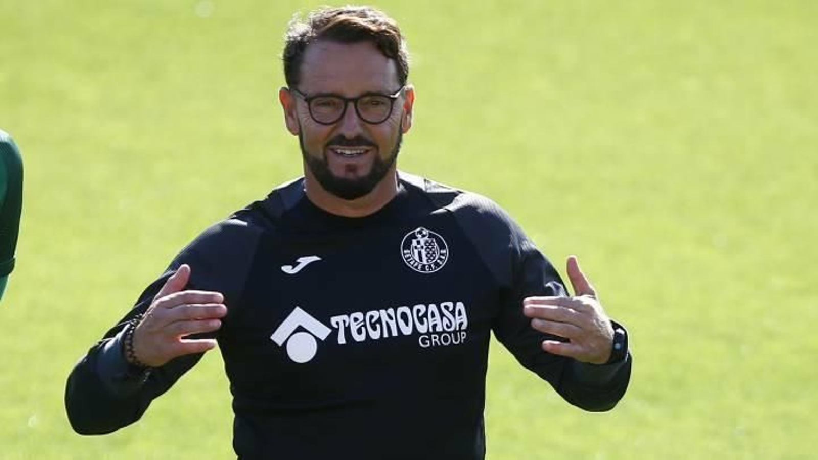 José Bordalás se dirige a sus jugadores en un entrenamiento.