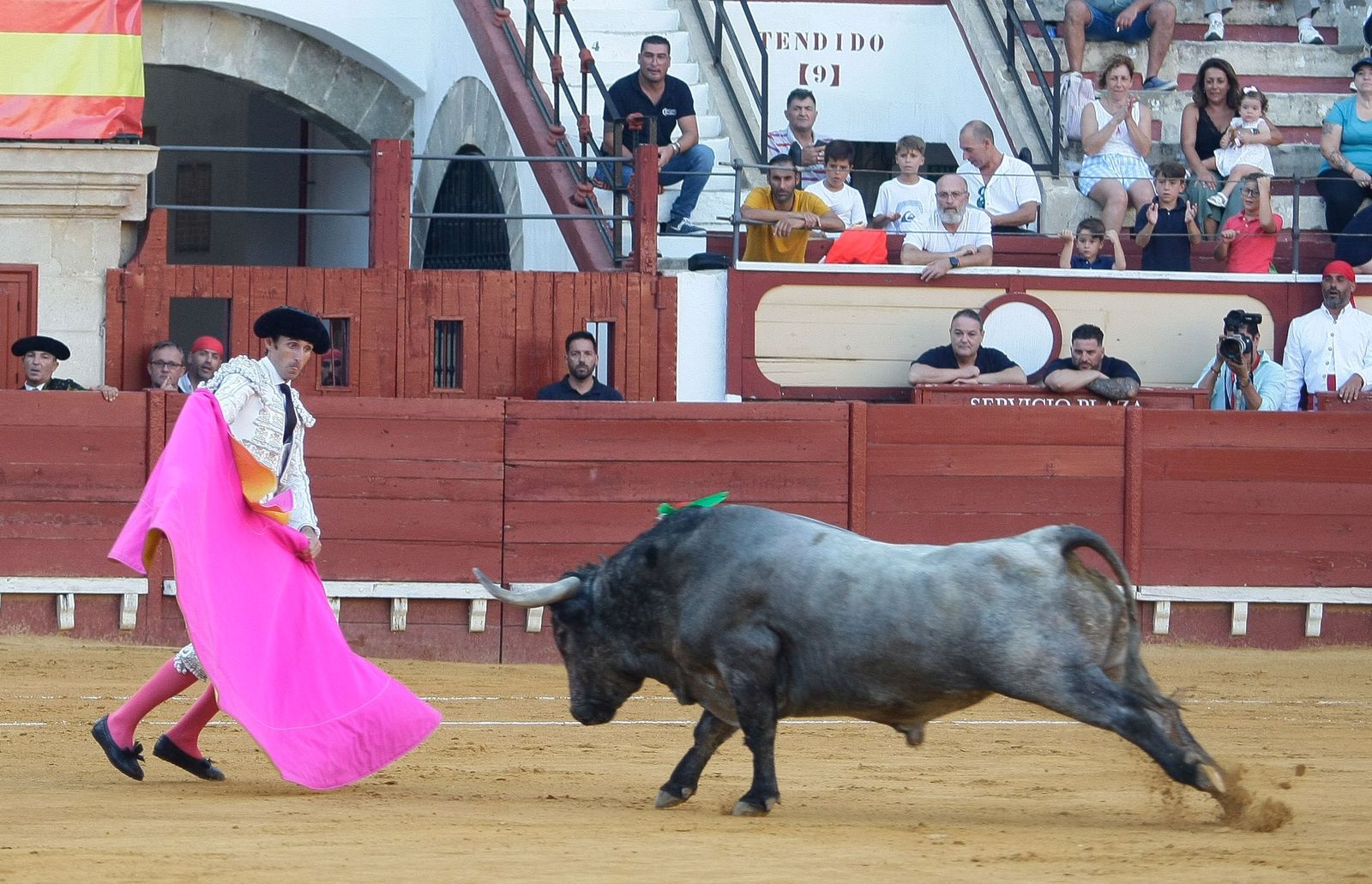 Las imágenes de la corrida de toros en El Puerto con Escribano, Morilla y Pinar