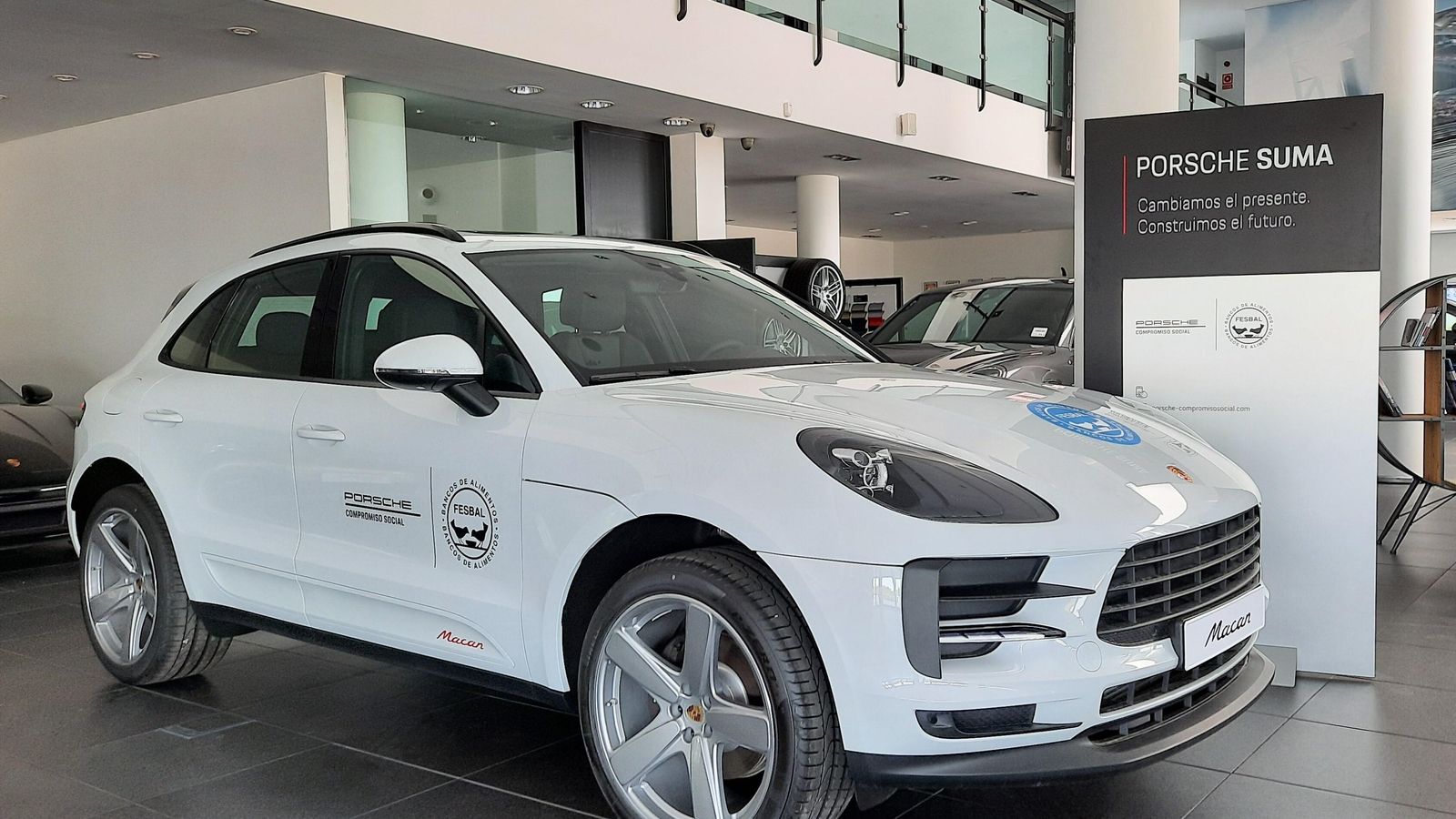 La entrega de los 7.000 euros es parte de la donación de los 300 000 euros que se distribuye por todo el país.