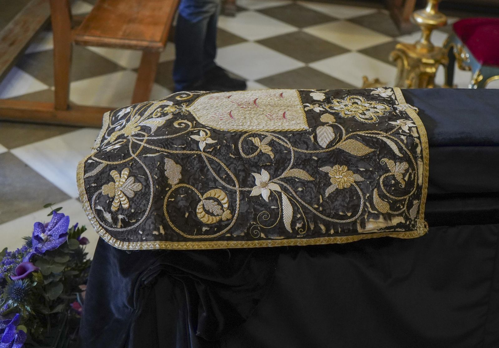 El besapiés al Cristo de San Agustín, en imágenes