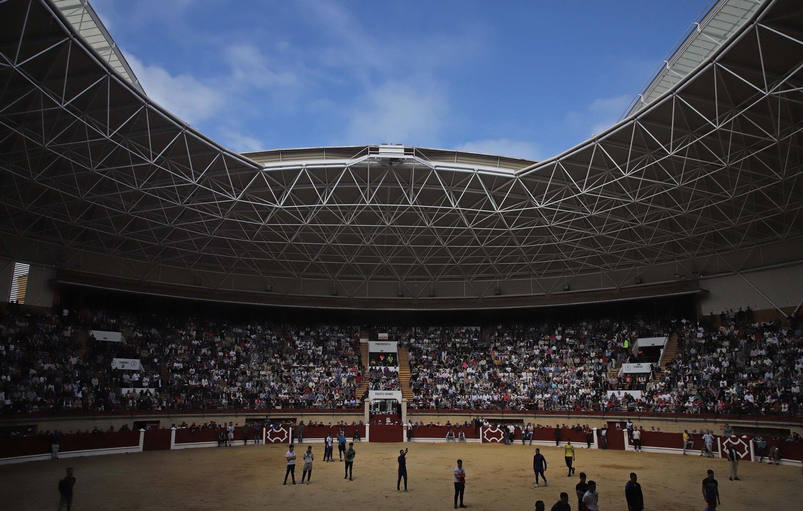 Fotos de los encierros del domingo del Toro Embolao en Los Barrios