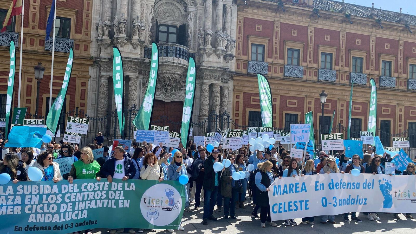 Docentes de toda Andalucía han acudido a Sevilla.