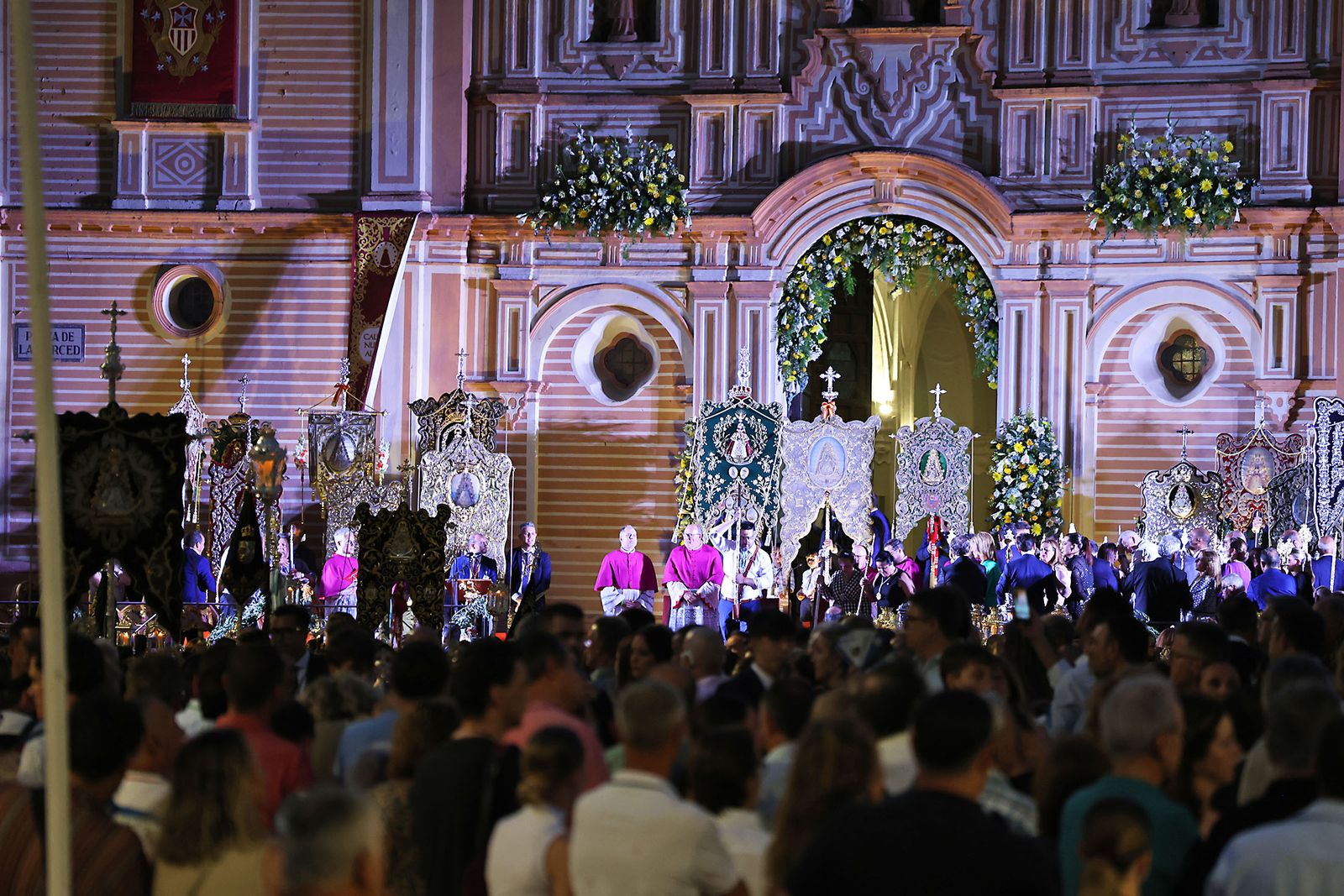 Imágenes del Rosario Jubilar rociero celebrado por las 25 hermandades filiales de la Matriz de Almonte en La Merced