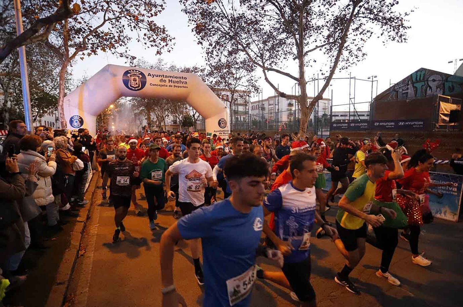 Imágenes de la carrera de San Silvestre en Huelva