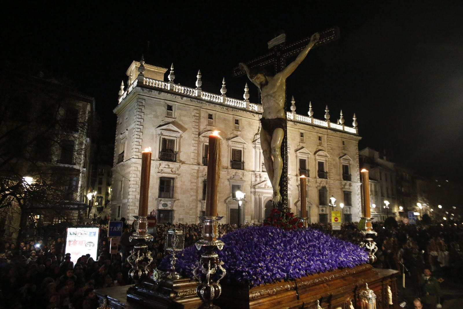 Consulta el mapa con los itinerarios y recorridos de los pasos del Jueves Santo en Granada