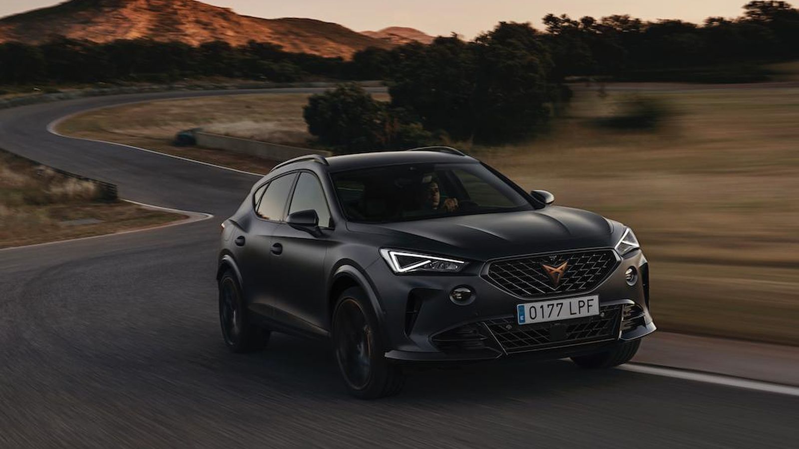 Los precios de los Formentor que no son VZ, con motores de menos de 245 CV, abarcan desde los 34.100 euros de la versión de 150 CV de gasolina a los 41.710 de la e-Hybrid de 204 CV.