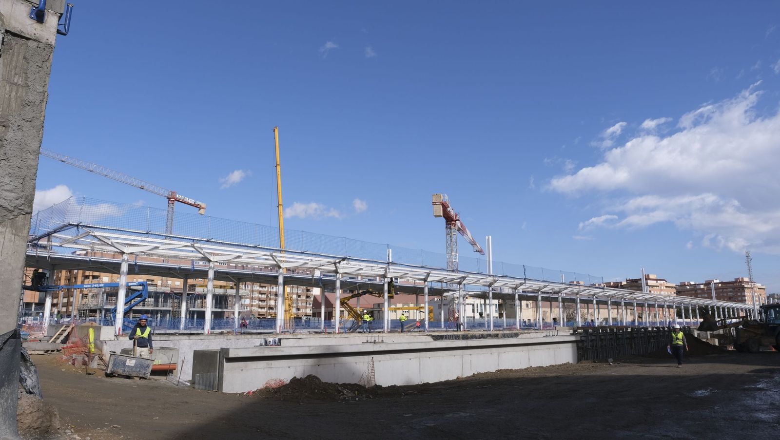 Los andenes de la nueva estación de tren de Almería van tomando forma, en fotos