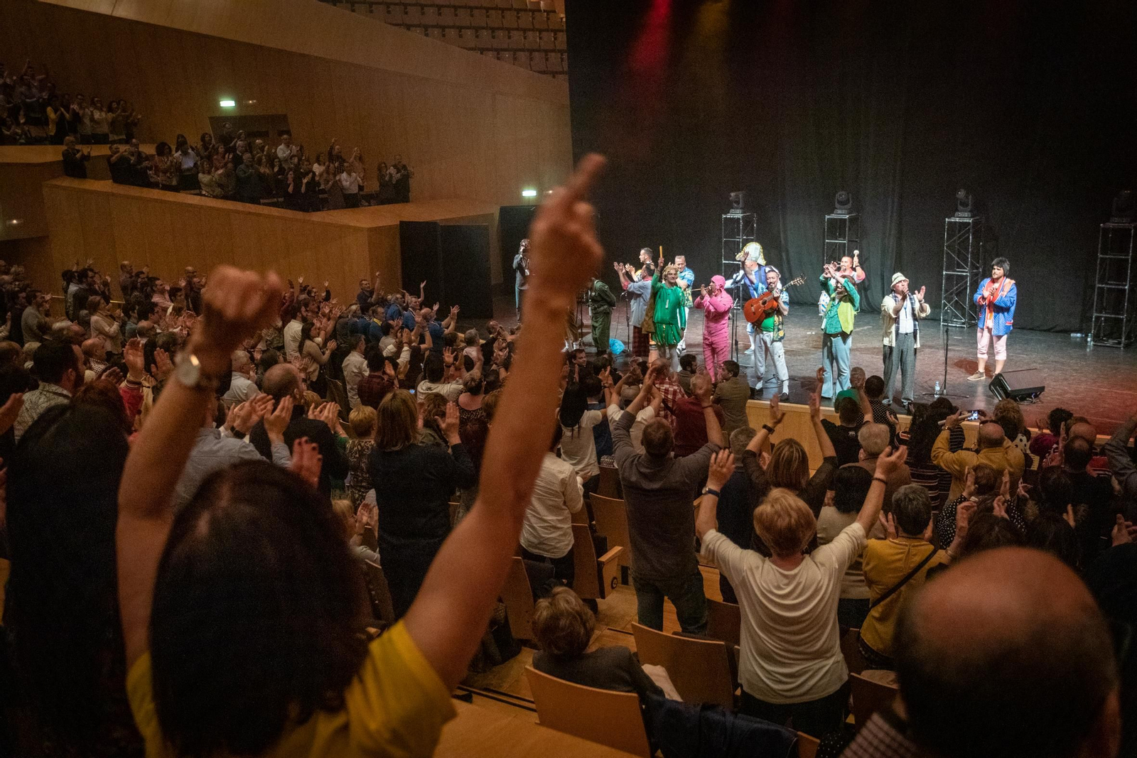 La chirigota del 'Love' durante su actuación en la sala Mozart