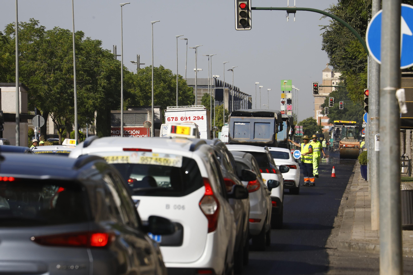 Tráfico en el Vial Norte por las obras de asfaltado. Tráfico en el Vial Norte por las obras de asfaltado.