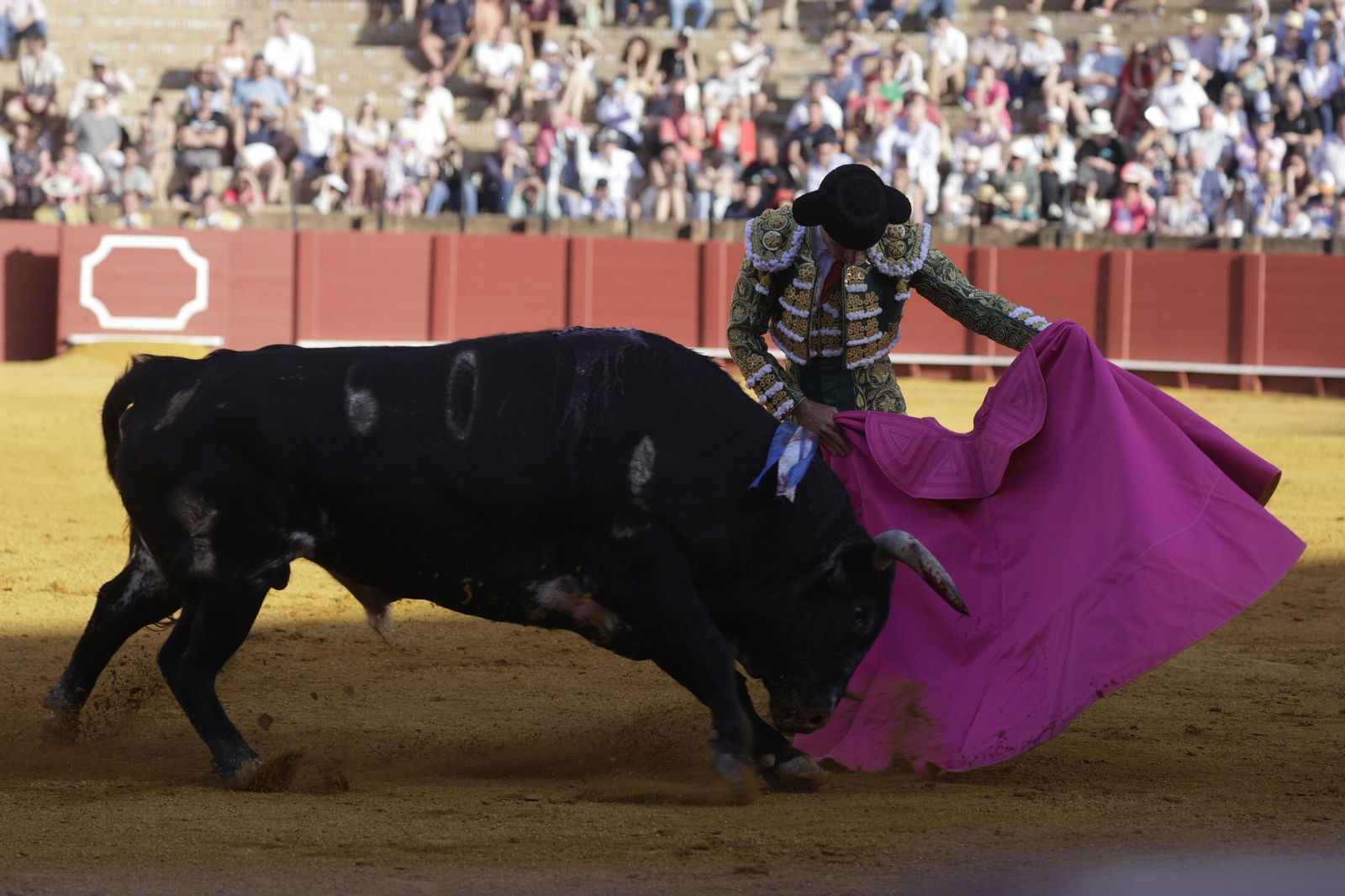 Las imágenes de la tercera de abono en la Maestranza de Sevilla