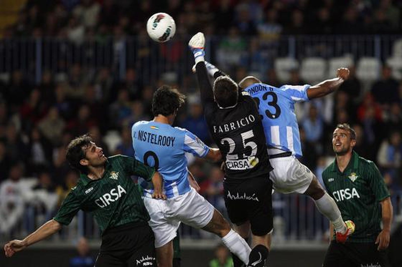 El Betis vence al Málaga en La Rosaleda (0-2). / Reuters