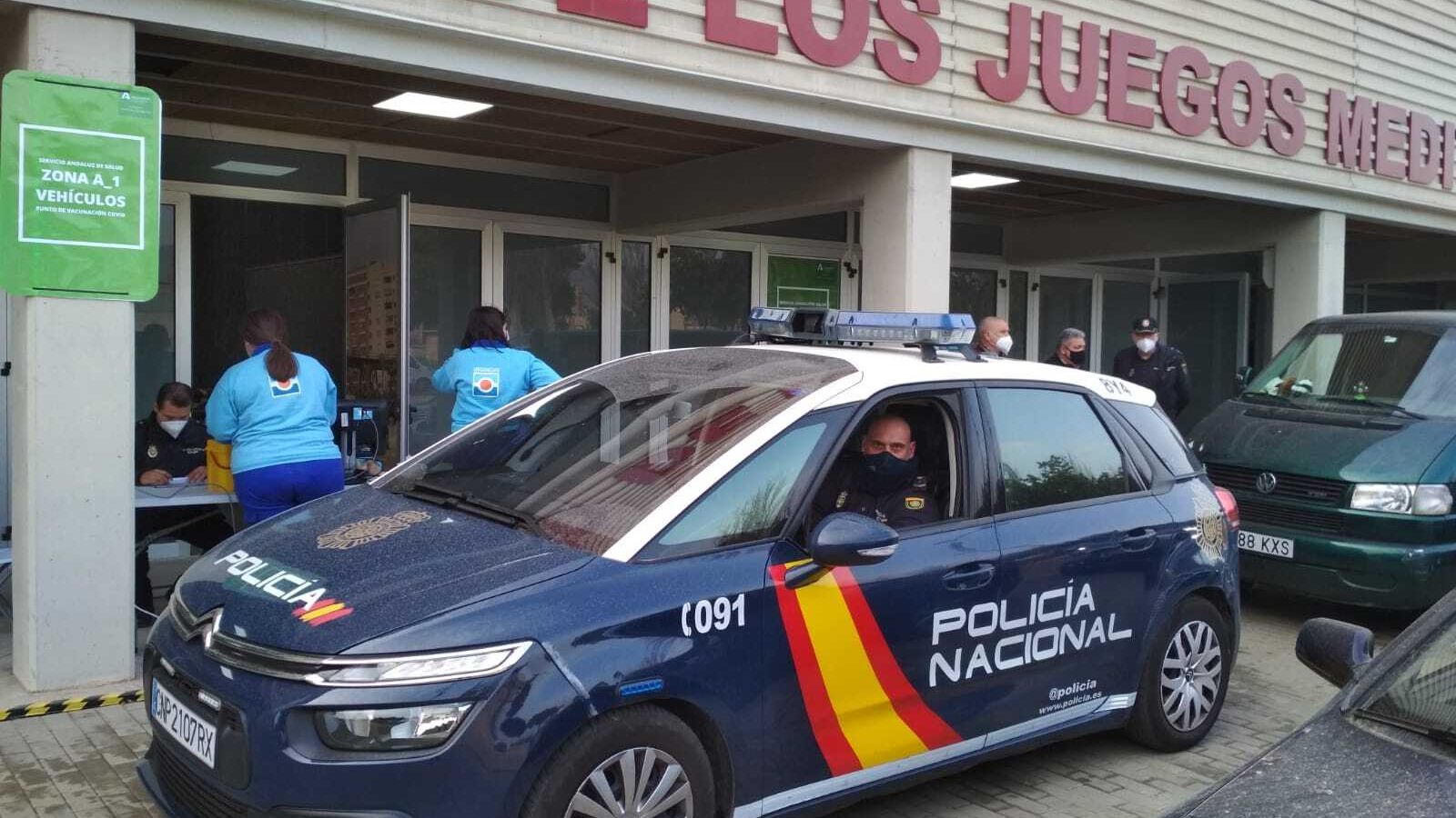 Vacunas a la Policía Nacional en el Palacio de los Juegos Mediterráneo.