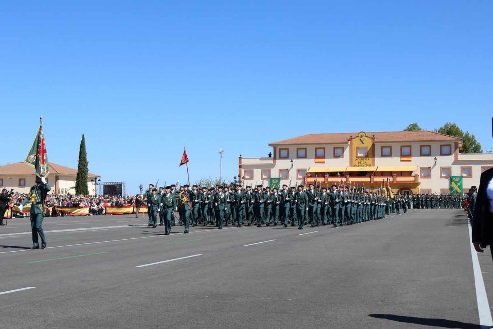 En imágenes: así ha sido la jura de bandera de la Guardia Civil presidida por el rey Felipe VI