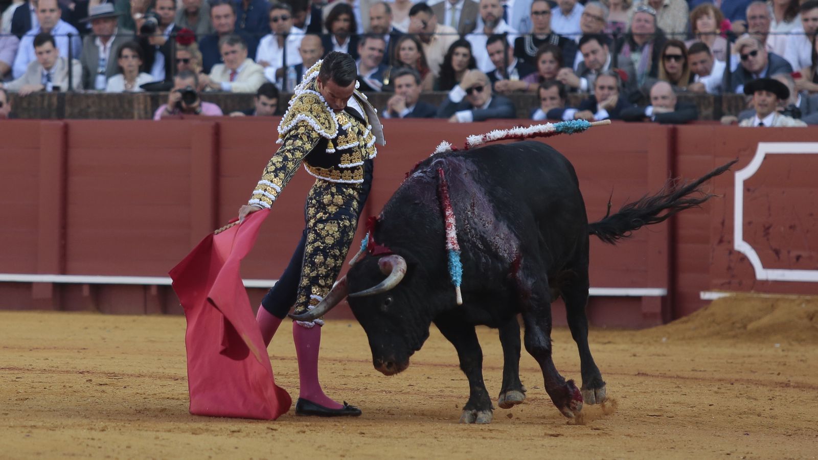 Las imágenes de la corrida del lunes de Feria