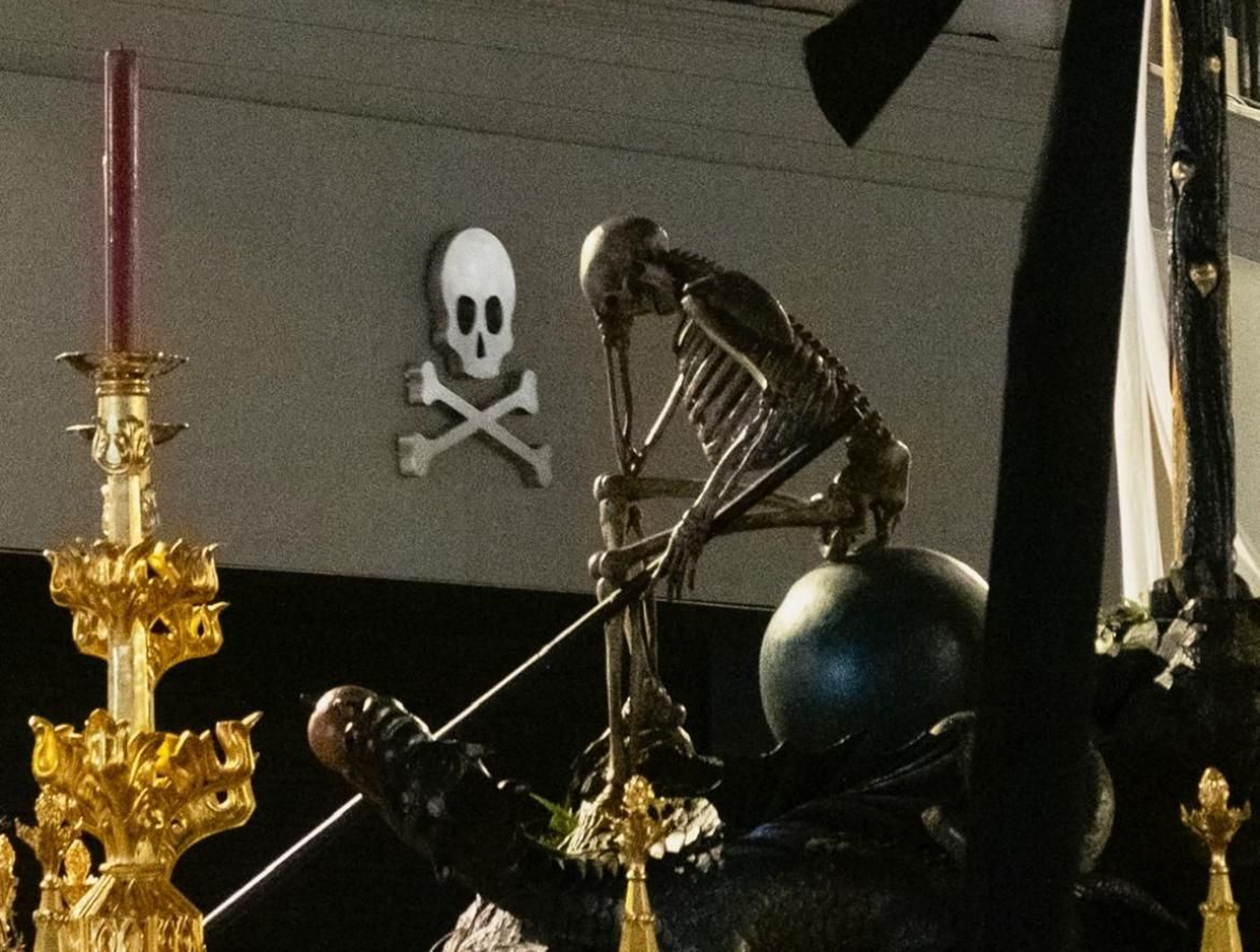 La Canina a su paso por el comercio Scalpers