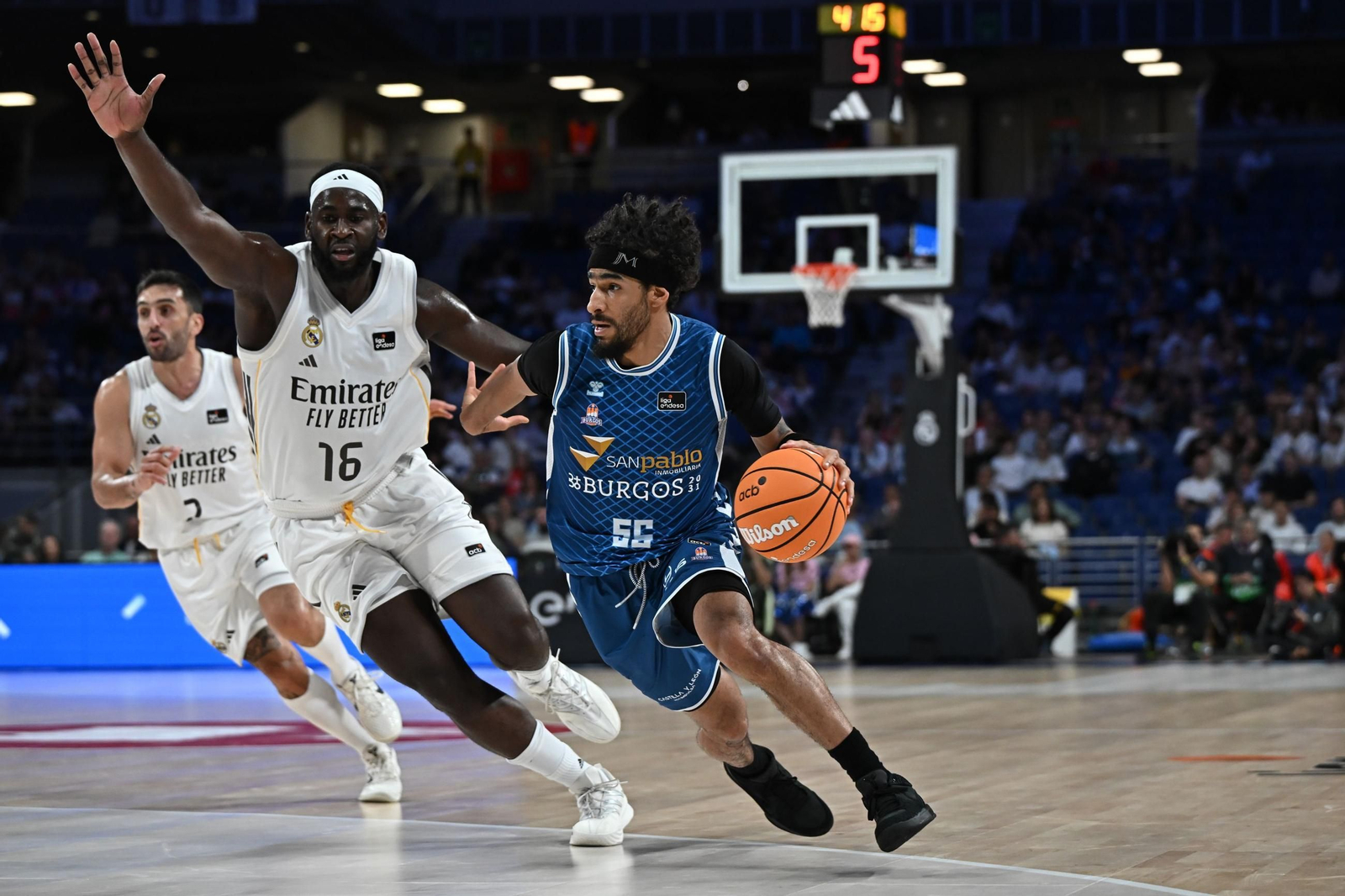 Yannick Nzosa, siete puntos en siete minutos ante el Real Madrid