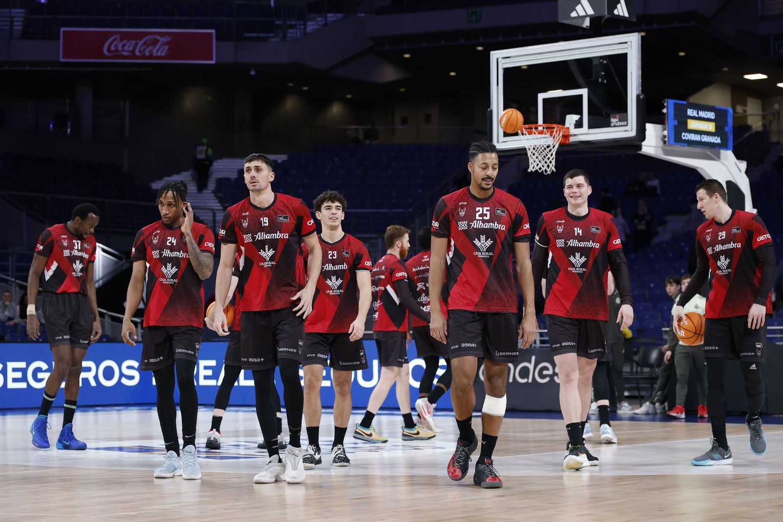 La plantilla del Covirán Granada que se midió al Real Madrid.