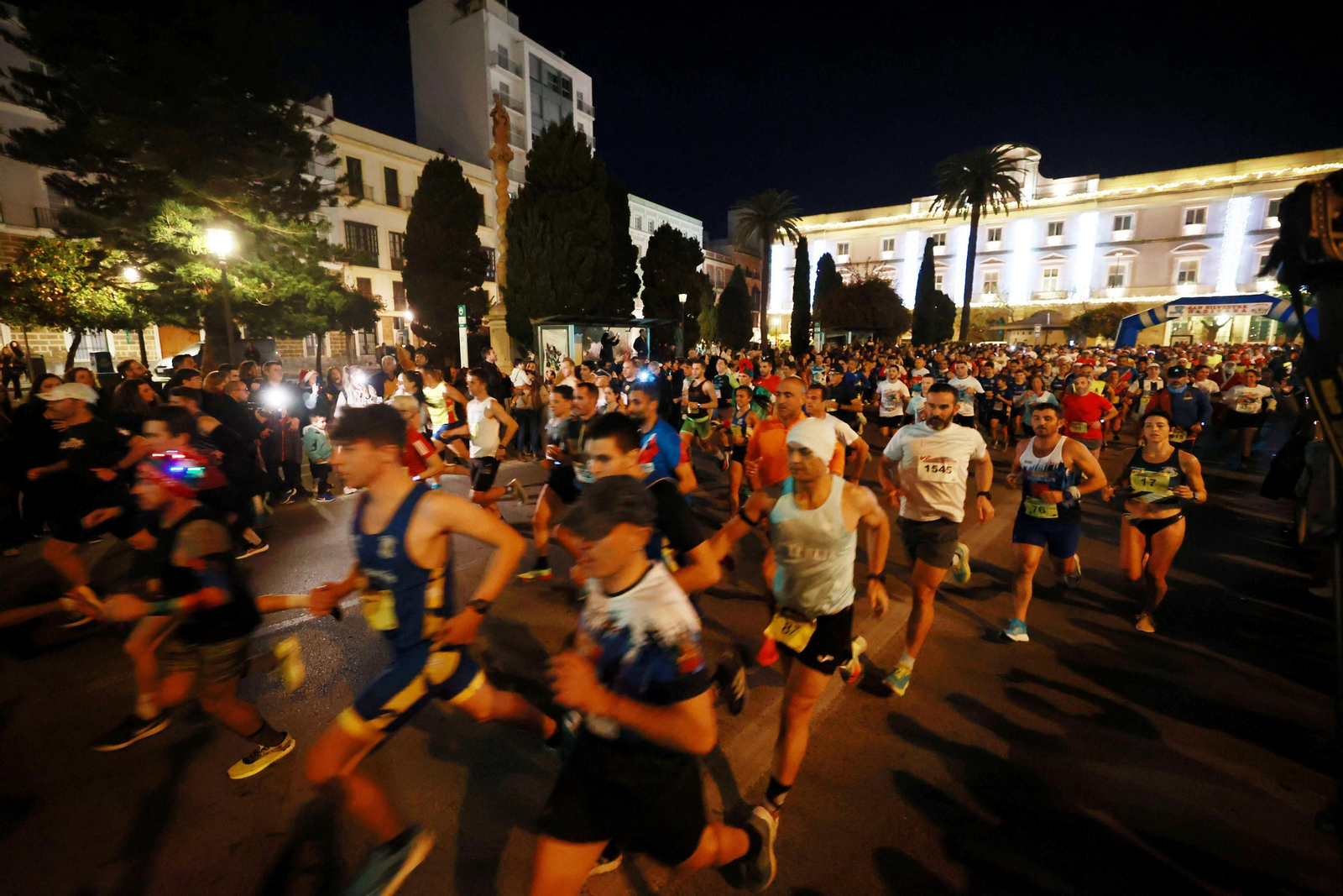 San Silvestre en Cádiz 2023: Las mejores y navideñas imágenes de la carrera