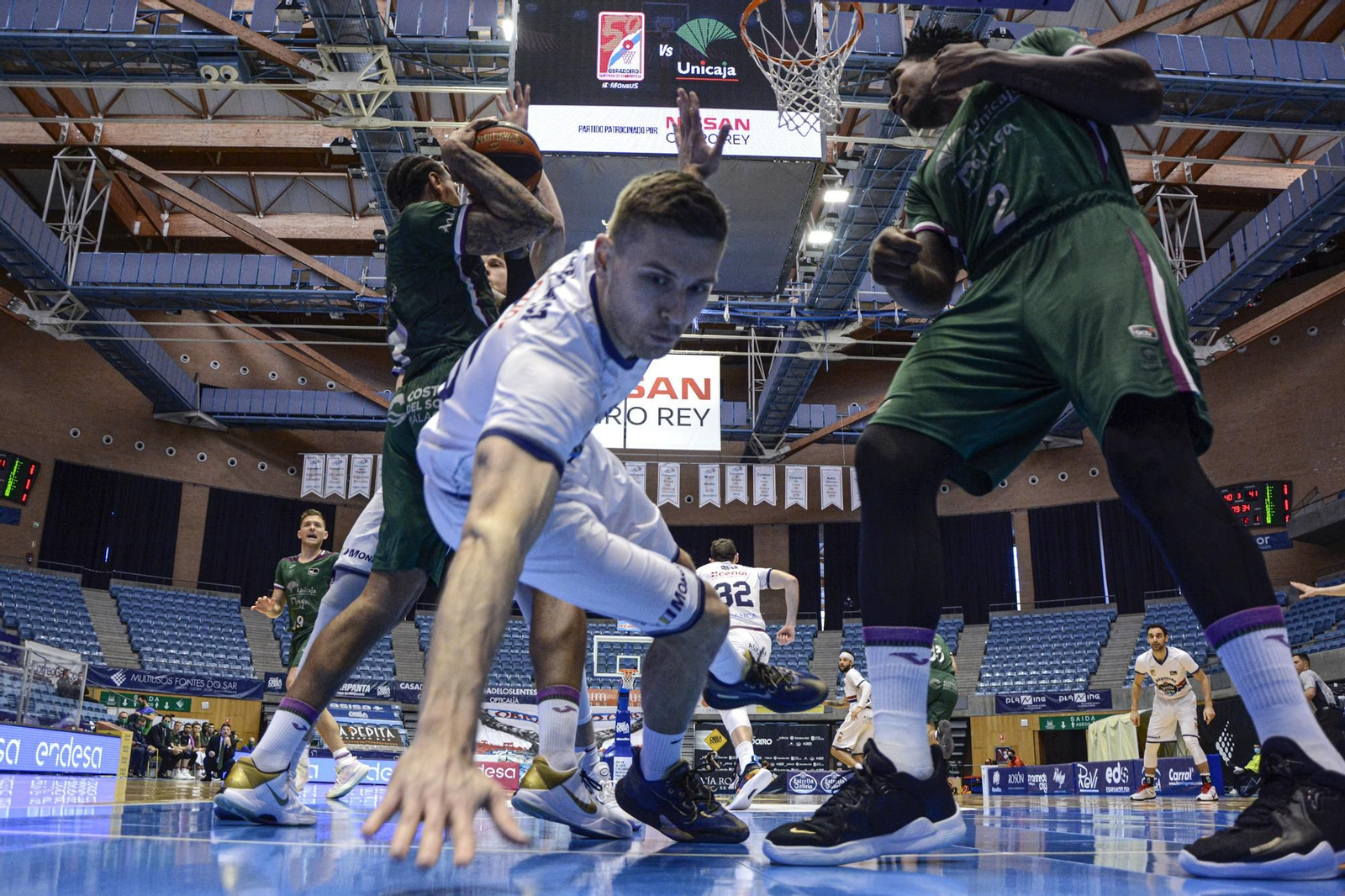 El Monbus Obradoiro - Unicaja Baloncesto, en fotos