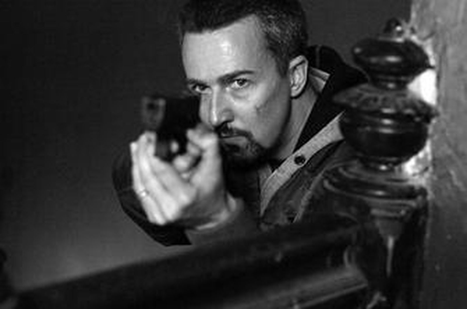 El actor Edward Norton, listo para la acción en la nueva cinta de Gavin O'Connor.
