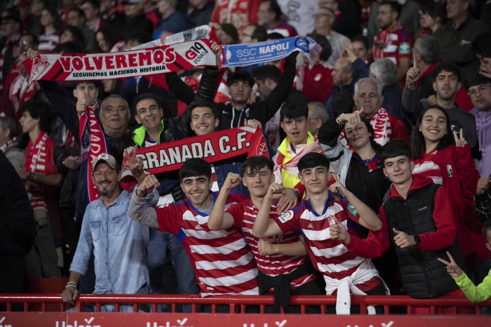 Encuéntrate en la grada en el Granada-Leganés