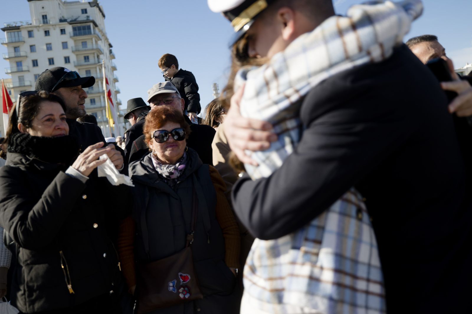 Las imágenes de la salida del buque  "Juan Sebastián de Elcano" del muelle de Cádiz.