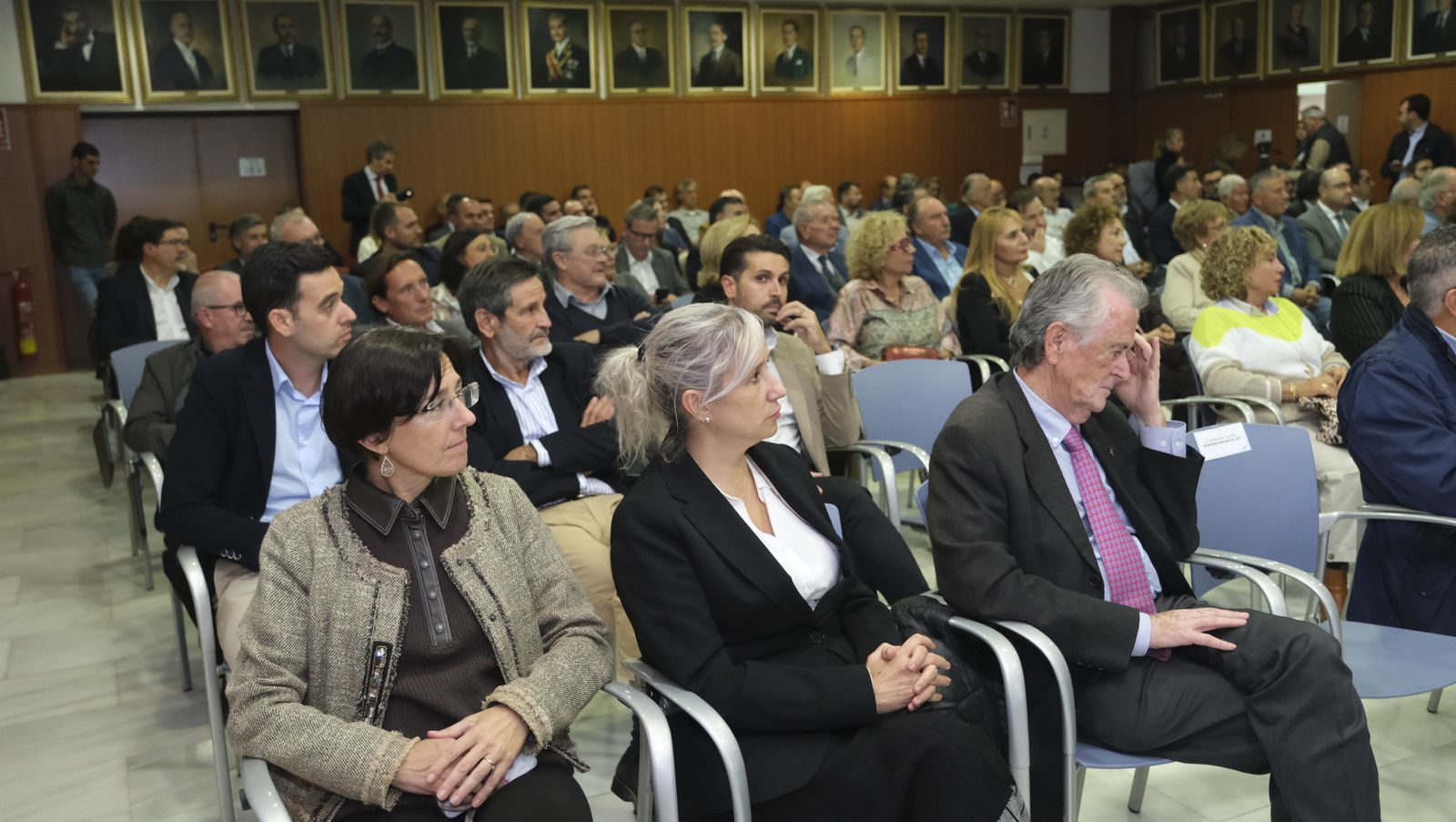 Imágenes de la conferencia de Alfonso Guerra en el Foro Empresarial de Asempal, en Almería