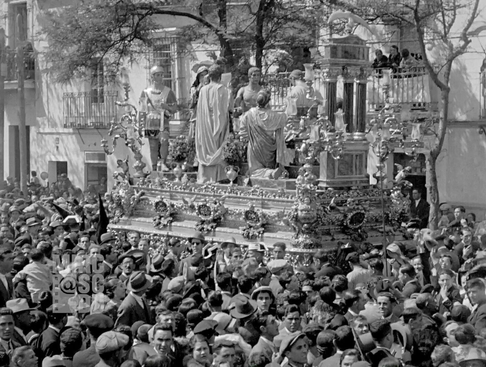 El paso de misterio del Señor de la Sentencia en la mañana del Viernes Santo de 1930