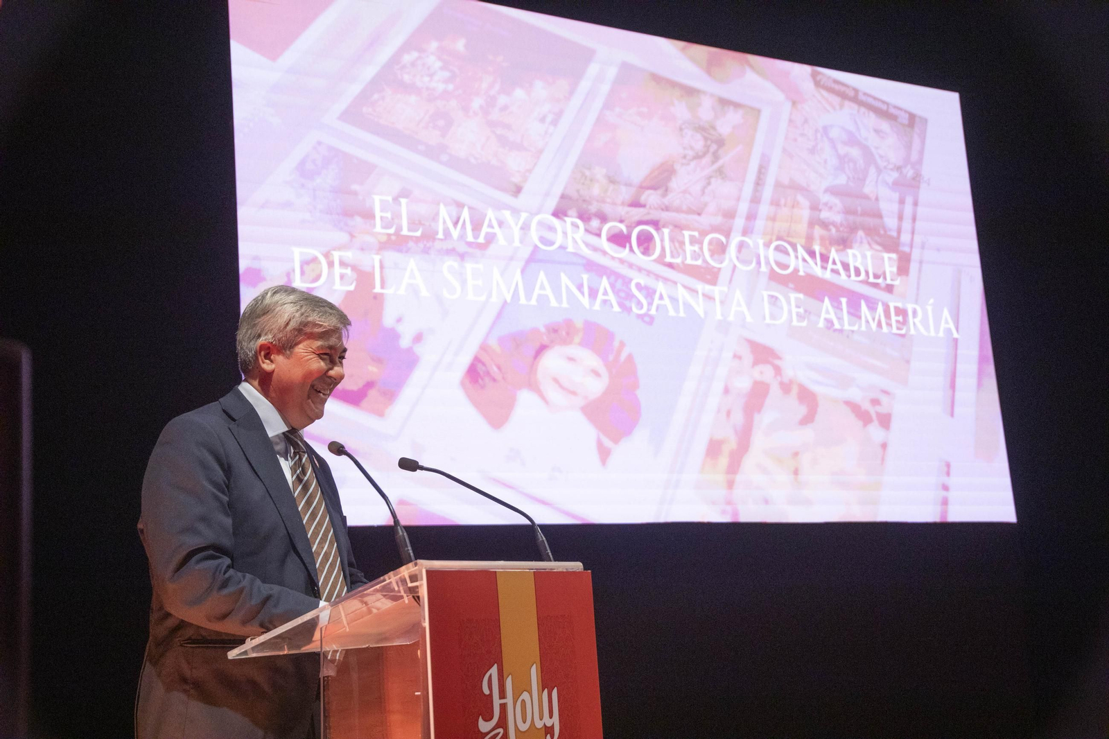 Imágenes de la presentación de las Holy Cards