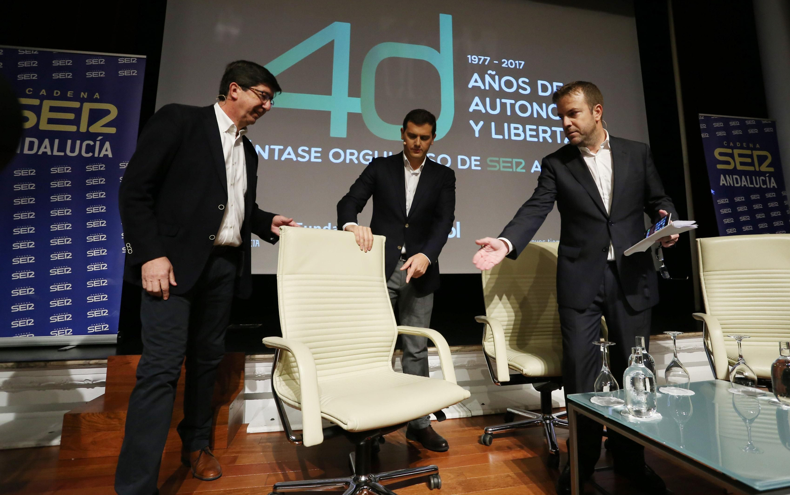 Juan Marín, Albert Rivera y Fernando Pérez Monguió, ayer en Sevilla.