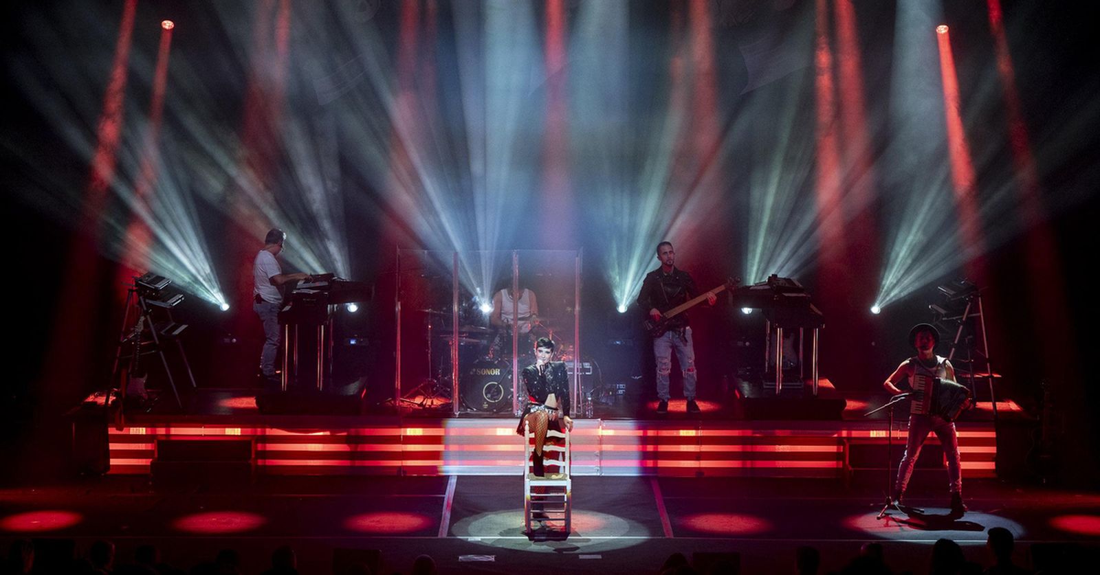 'Hija de la luna', el homaneja a Mecano de Robin Torres.