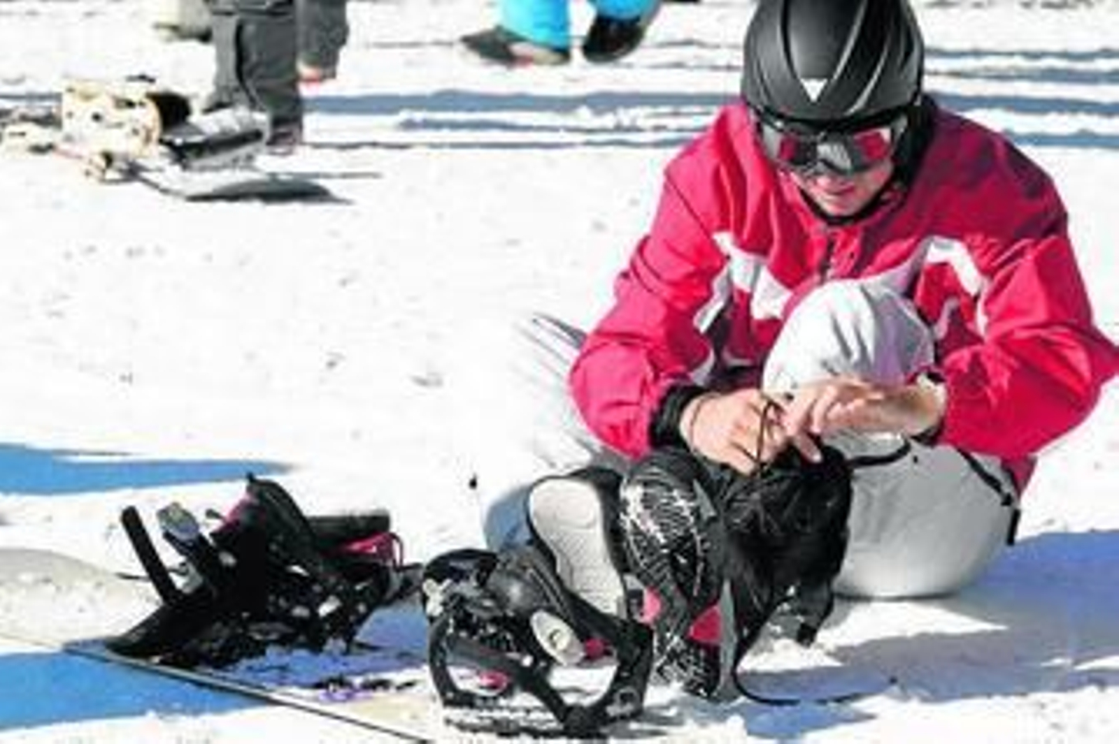 La fijación del esquí afecta a los tobillos y las tibias.