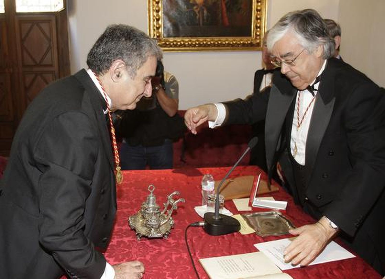 El arabista Rafael Valencia, quien dirigió en Bagdad el Instituto Hispano-Árabe, dedicó su discurso de ingreso a los refranes en la Sevilla árabe.

Foto: José Ángel García