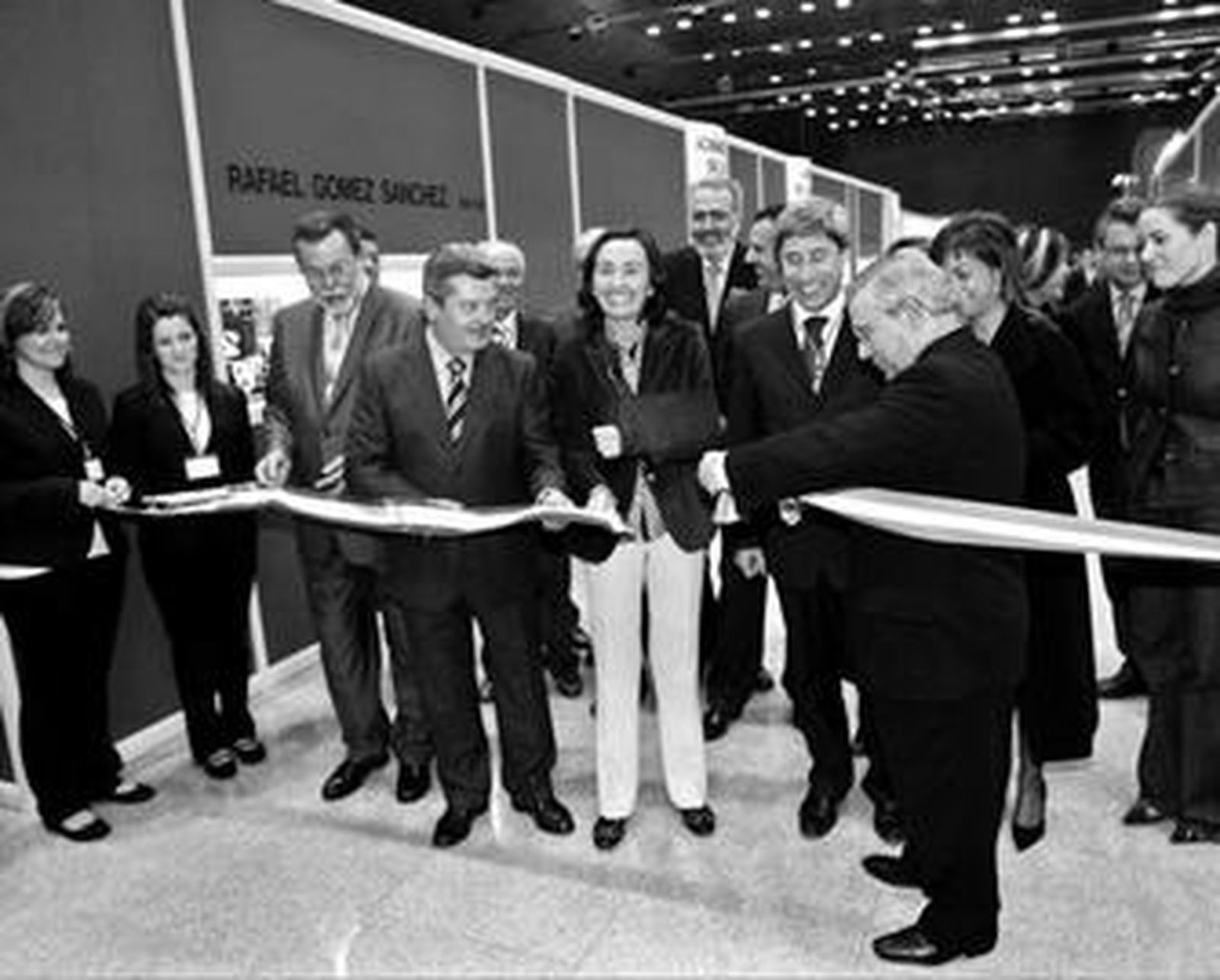 Un momento de la inauguración de Joyacor, ayer, en el pabellón del Parque Joyero.