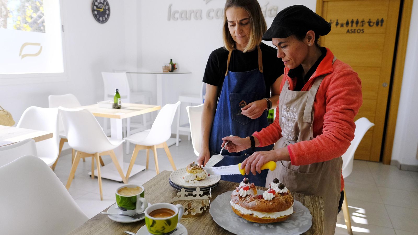 Preparación de un servicio de la cafetería del centro Icara