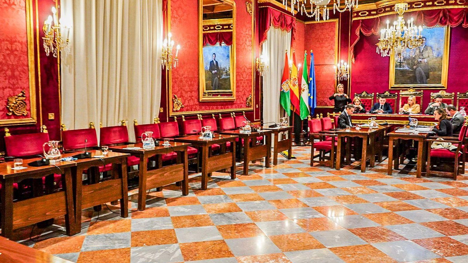 Imagen de la bancada socialista vacía tras abandonar la sesión