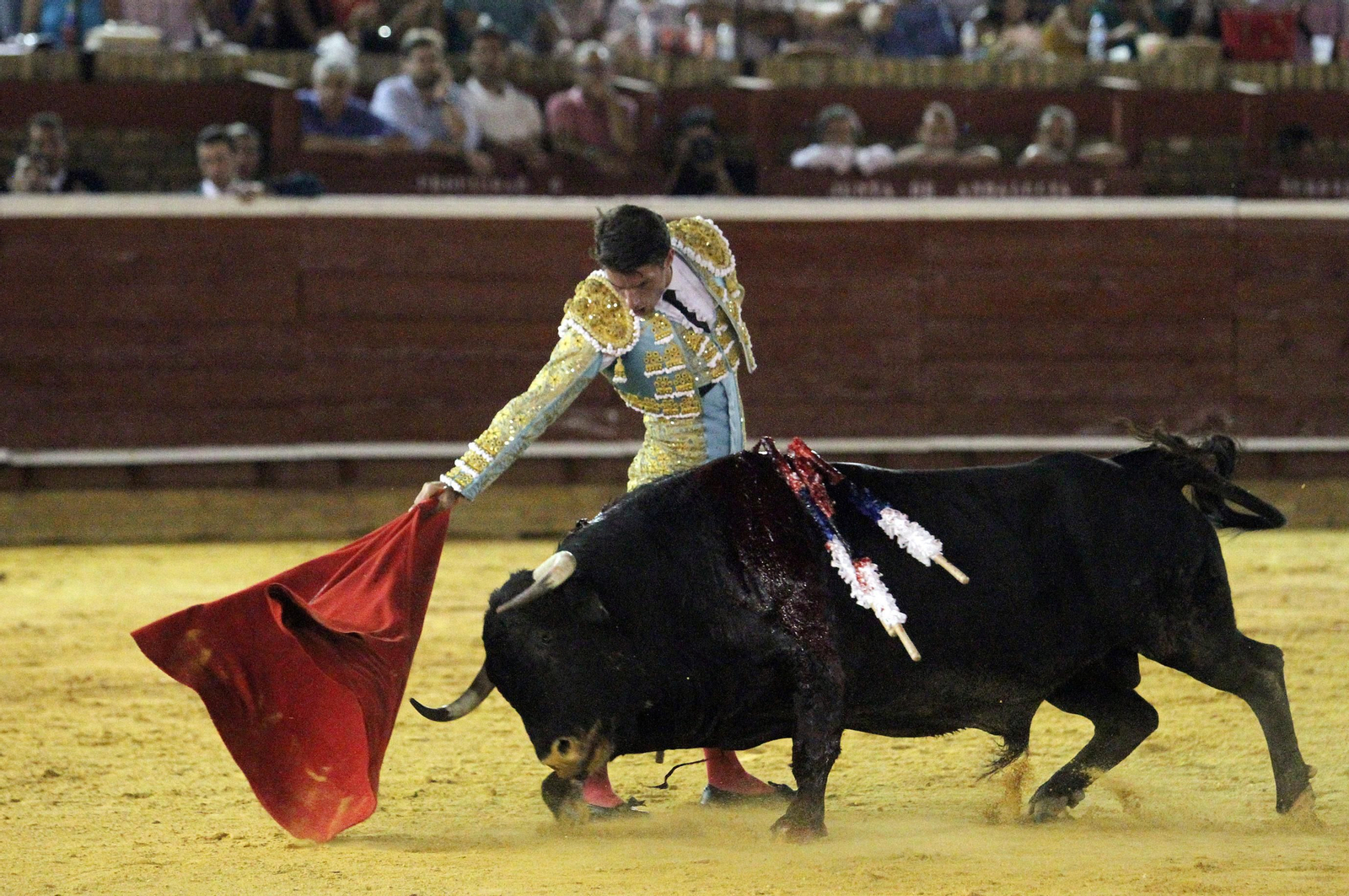 Faena de Alfonso Cadaval en la Plaza de toros La Merced
