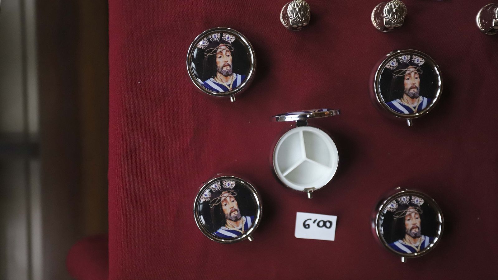 Solemne veneración de fieles al Medinaceli de La Línea