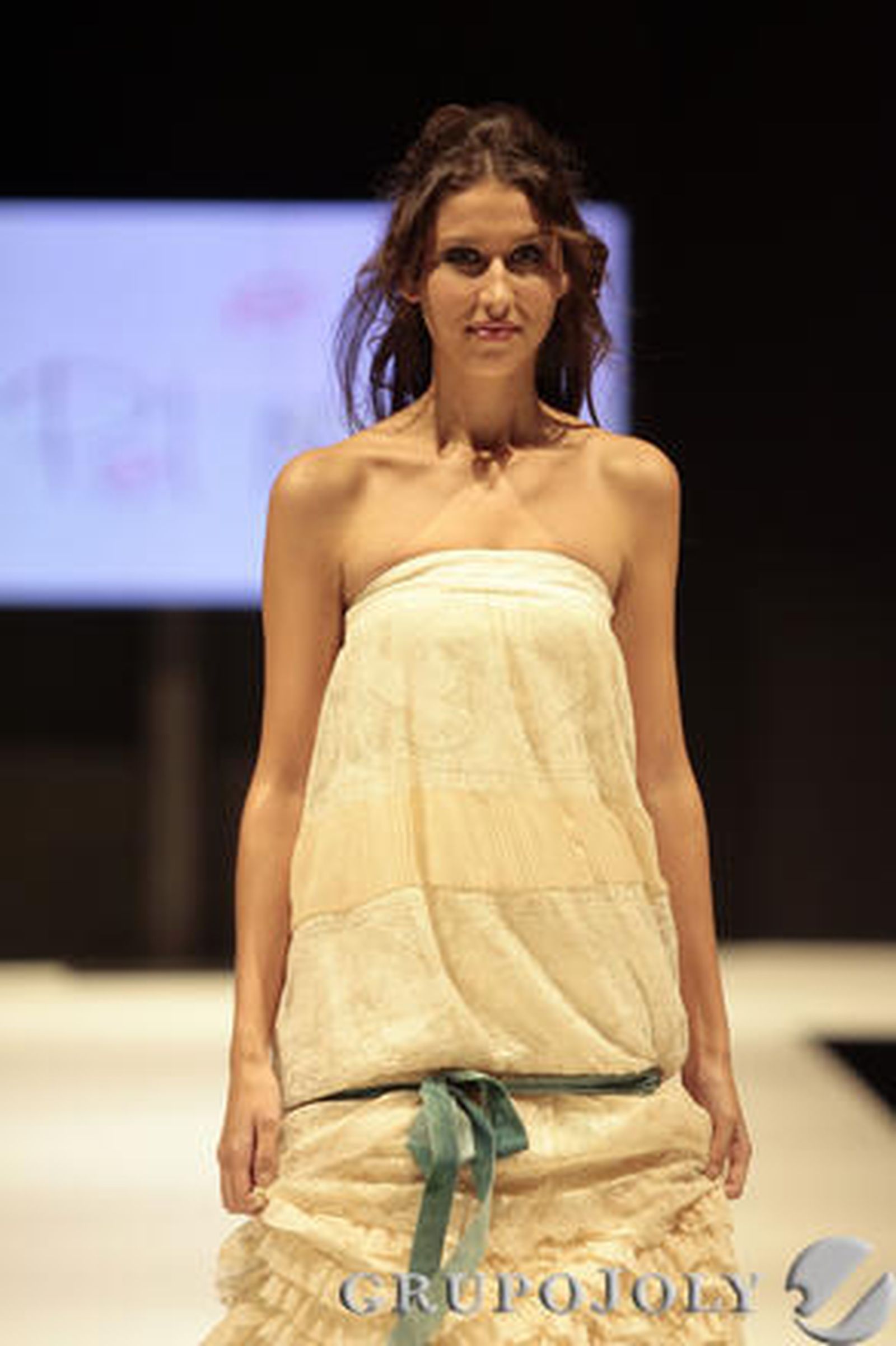 Desfile de Pol Núñez en 'Sevilla de Boda'.

Foto:Juan Carlos Muñoz