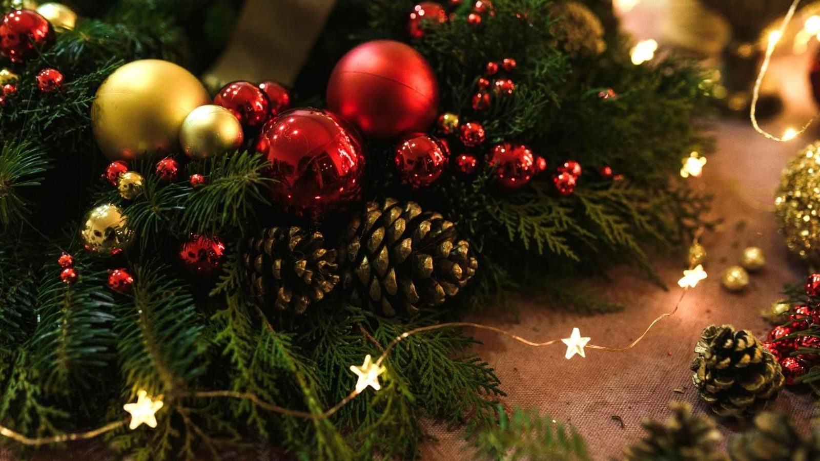 Aprende a hacer coronas y tus propios centros de mesa navideños con los talleres programados para estas fechas en Jaén.