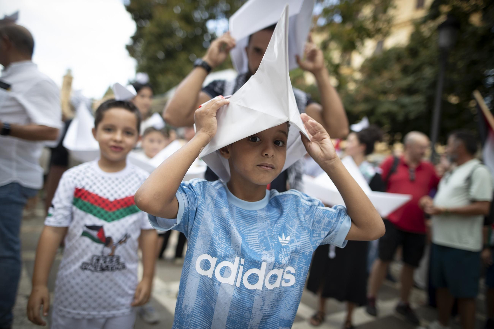 Fotos: 4.000 personas recorren el centro de Granada en una marcha contra la violencia en Gaza