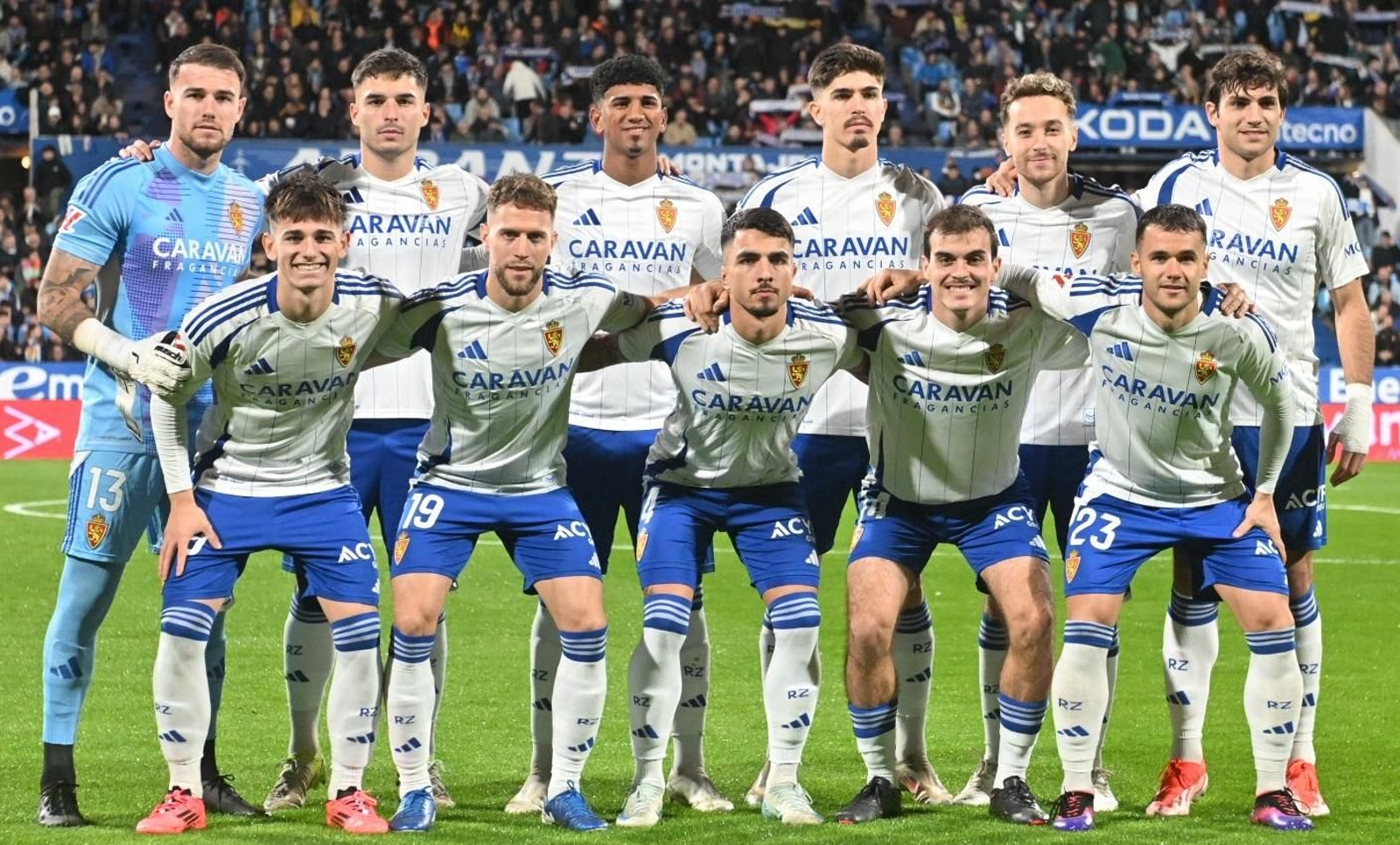 Formación inicial del Real Zaragoza en su último envite ante el Málaga.