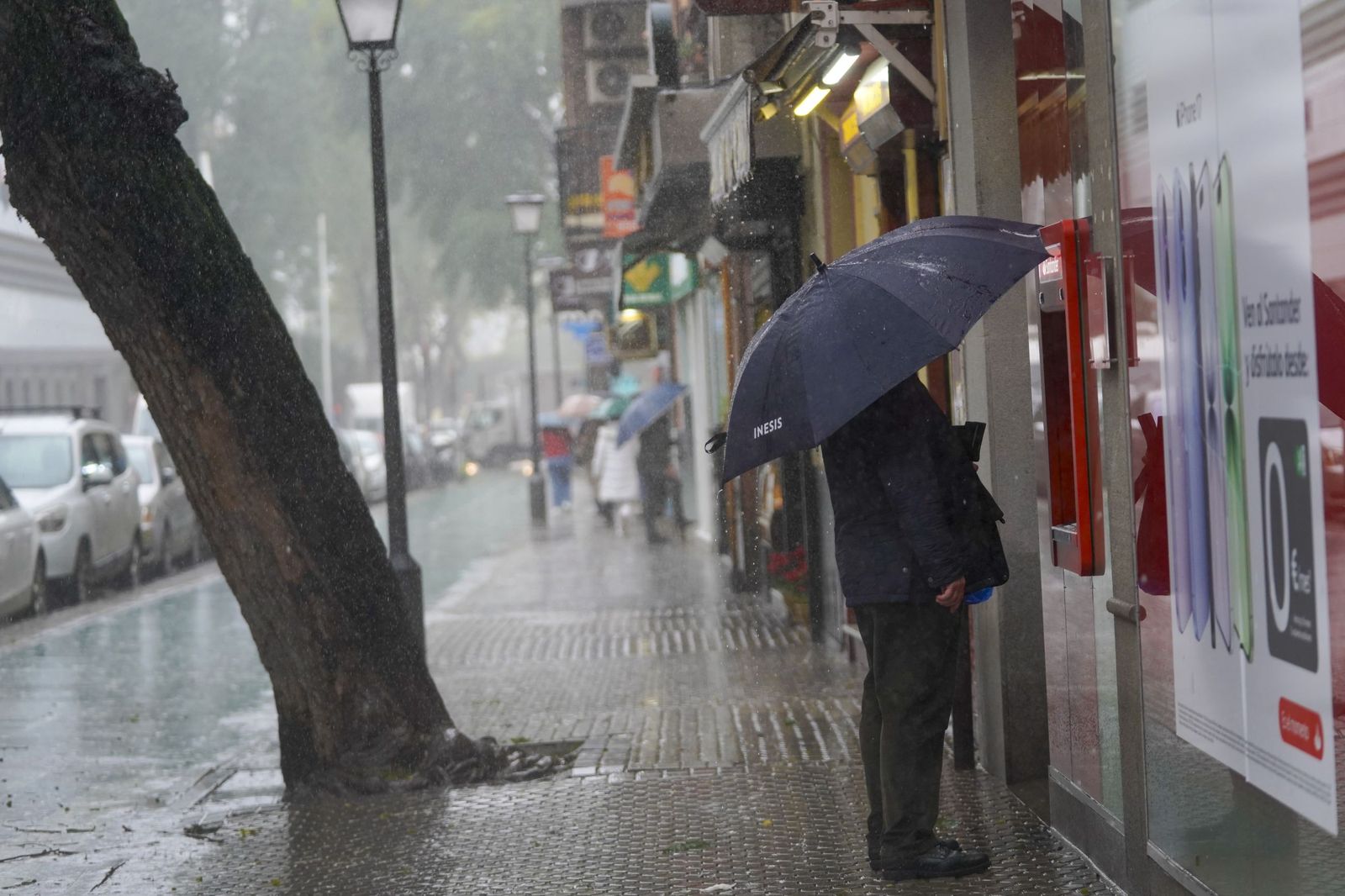 La intensa lluvia en Sevilla al paso de la Borrasca Leonardo en fotos