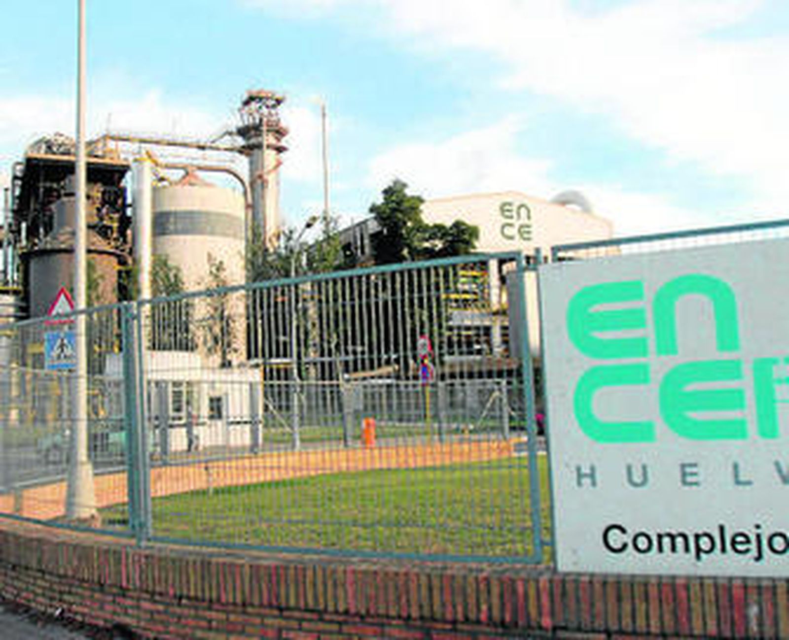 La factoría de Ence, junto a San Juan del Puerto.